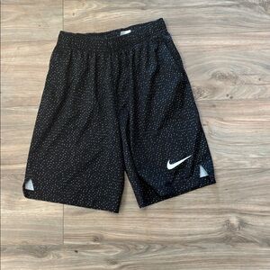 NIKE BOYS SHORTS SIZE XL